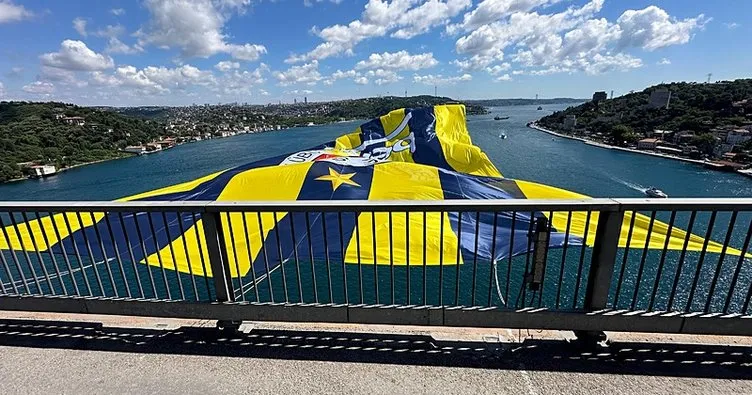 Fenerbahçe Beko’nun bayrakları köprülere asıldı