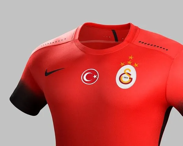 Galatasaray'ın 3. forması tanıtıldı