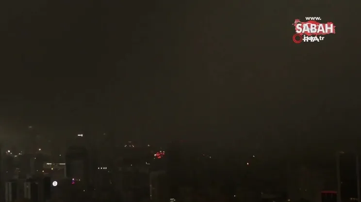 İstanbul’u bir anda yağmur bulutları kapladı, gündüz geceye döndü | Video