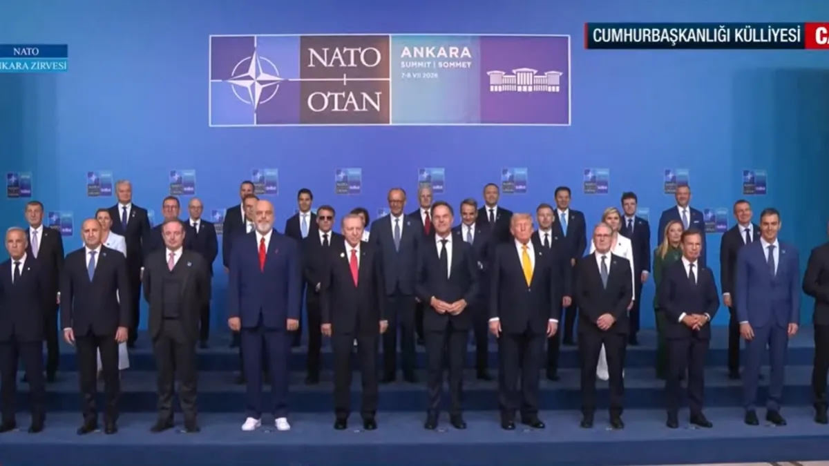 SON DAKİKA| 36. NATO Zirvesi'nde aile fotoğrafı çekildi: 77 yıllık ittifakta tarihi kare! haber görseli