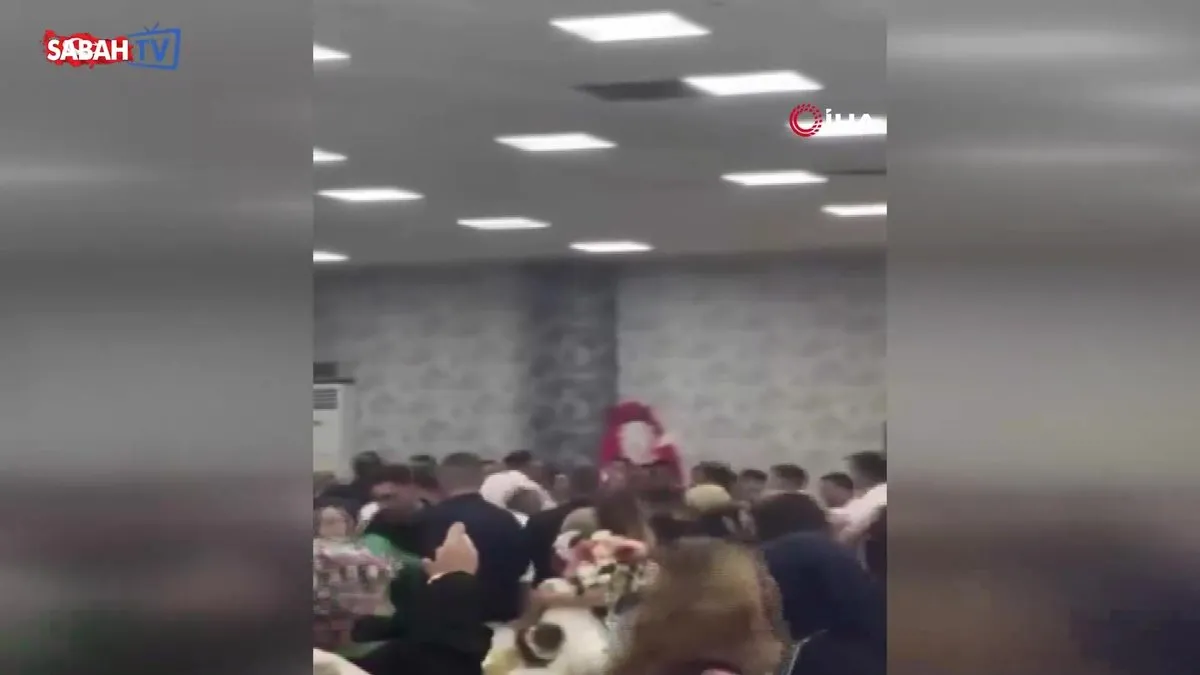 Düğünde iki taraf arasında çıkan "oyun" kavgası böyle görüntülendi | Video