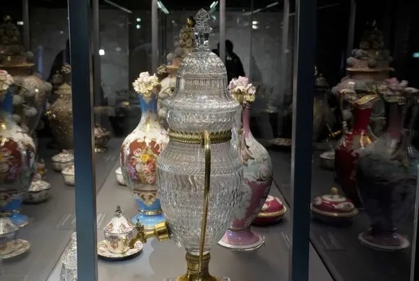 topkapi-sarayinin-serbethane-bolumu-452-eserlik-yeni-seckisiyle-ziyarete-acildi-1784295046845.jpg
