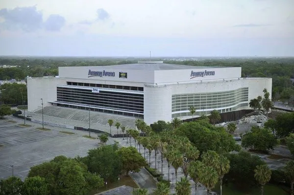 Amway Arena yıkıldı
