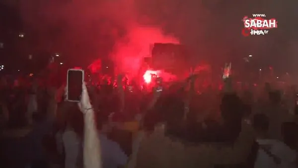 İzmir’de Galatasaray’ın şampiyonluğu coşkuyla kutlandı | Video