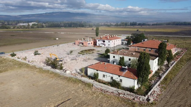 corumda-genelev-yikiminda-gerginlik-ortalik-bir-anda-karisti-1633083244085.jpg