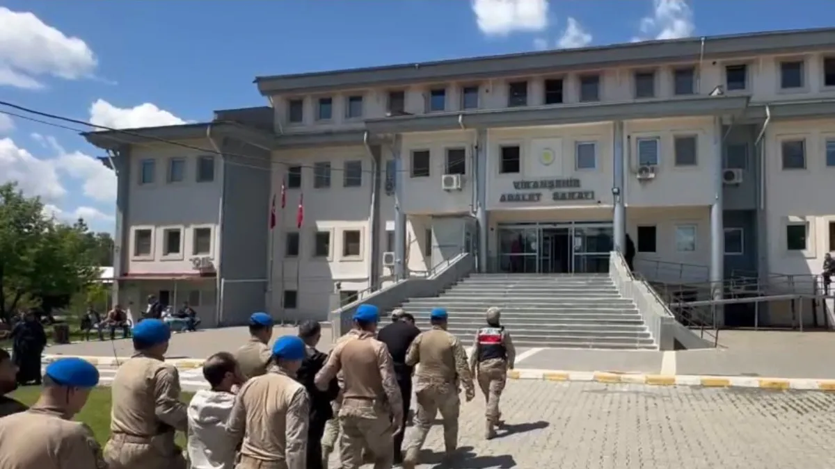 Viranşehir’in uyuşturucu haritası deşifre edildi! 97 şüpheli gözaltında Viranşehir’in uyuşturucu haritası deşifre edildi! 97 şüpheli gözaltında
