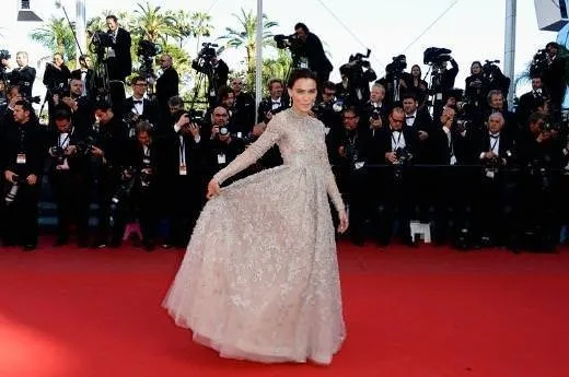 Cansu Dere ile Saadet Işıl Aksoy Cannes Film Festivali’ne katıldı