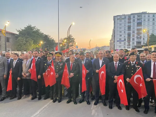 elazigda-15-temmuz-sehitleri-anma-gecesi-genis-katilimla-gerceklesti-1784138519805.jpg