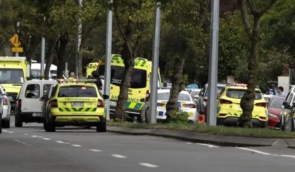 Yeni Zelanda'da iki camiye silahlı saldırı! Çok sayıda ölü ve yaralı var...