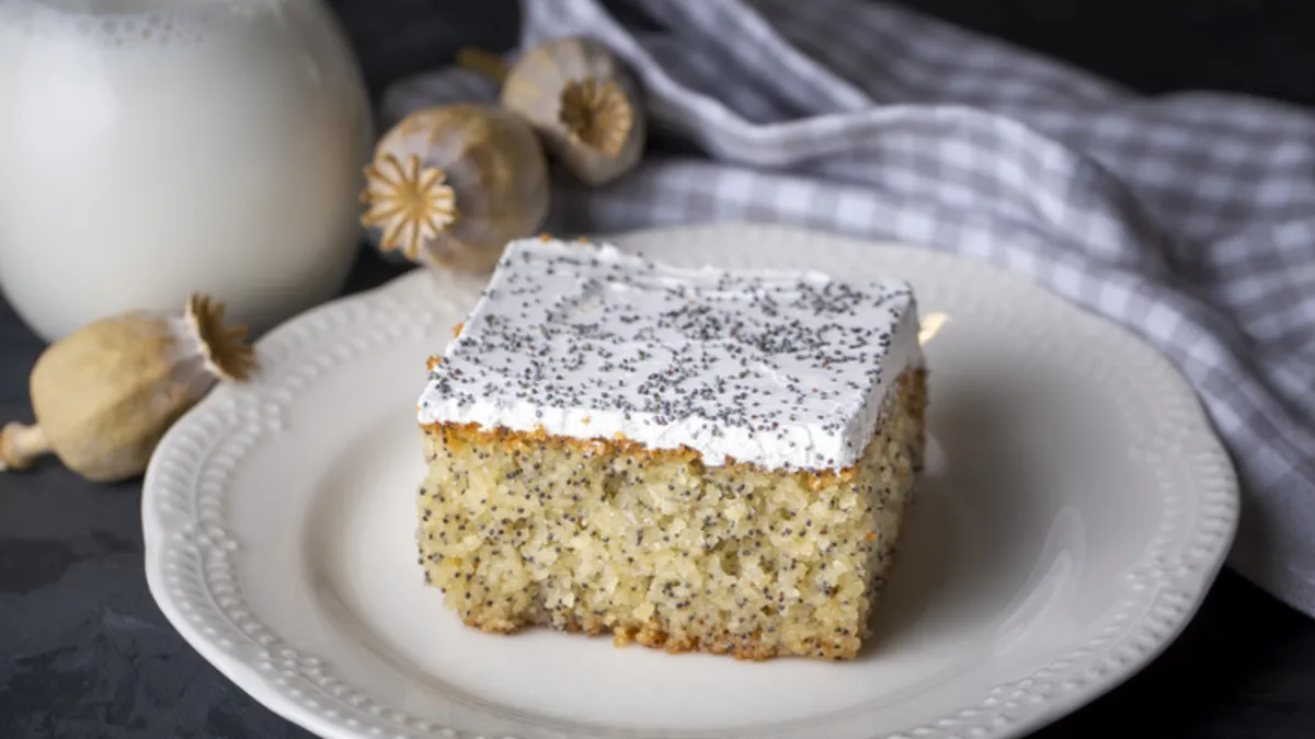 İftar sofralarının yeni yıldızı! Tam ölçülü, bulut gibi hafif haşhaşlı revani tarifi…