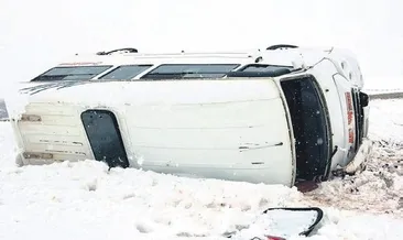 Öğrenci servisi devrildi: 14 yaralı