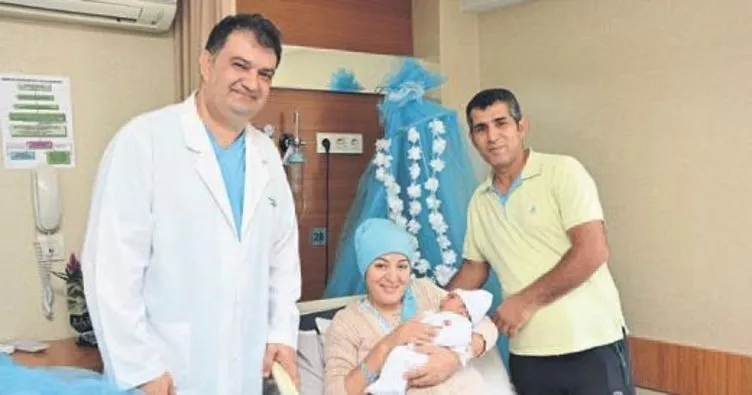 İzmir’de “Çip bebek” ile anne-baba oldular