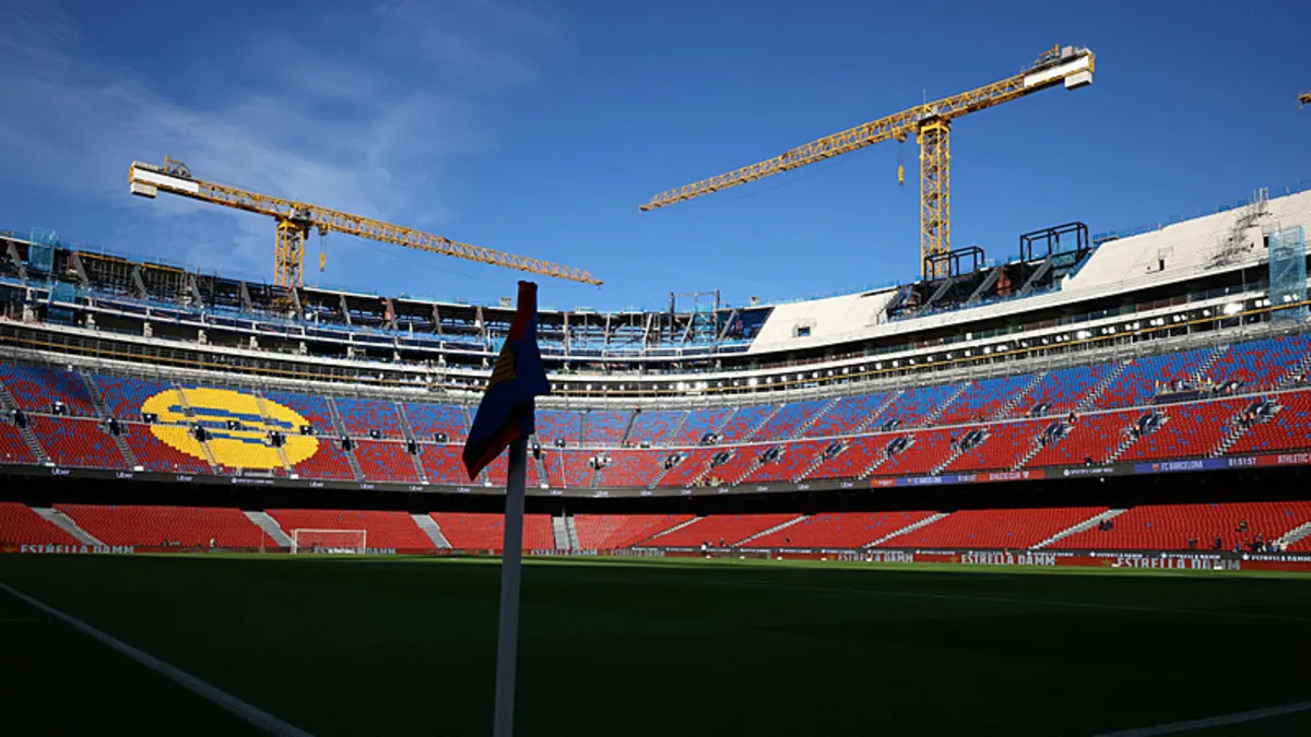 Yenilenen Camp Nou kapılarını açtı Yenilenen Camp Nou kapılarını açtı