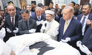 Erdoğan’dan kutsal emanetlere ziyaret