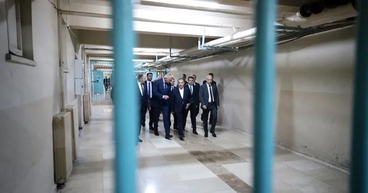 Adalet Bakanı Bozdağ Diyarbakır Cezaevine kilit vurdu