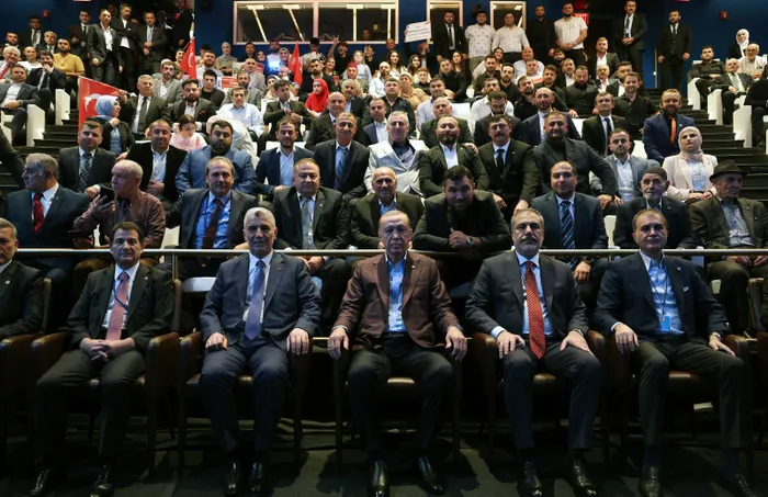 son-dakika-baskan-erdogan-new-yorkta-ahiska-turklerine-hitap-etti-sizlerin-davasini-davamiz-bilecegiz-1694993711002.jpg SON DAKİKA | Başkan Erdoğan New York'ta Ahıska Türklerine hitap etti: Sizlerin davasını davamız bileceğiz
