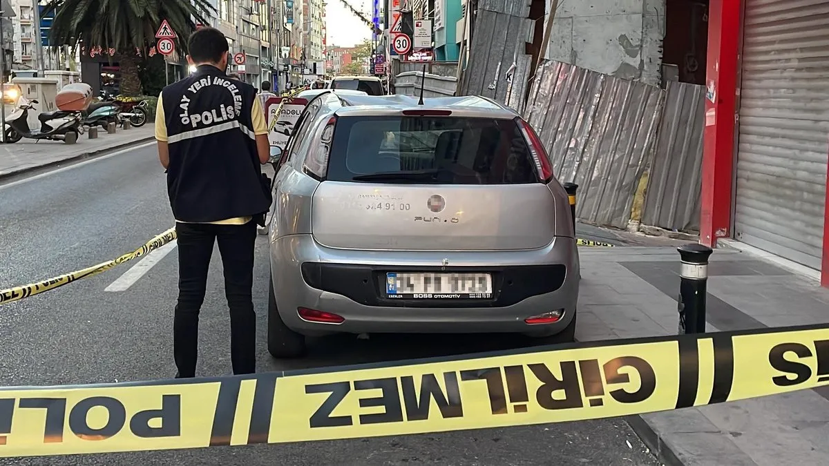 4. kattan otomobilin üzerine düşen genç ağır yaralandı 4. kattan otomobilin üzerine düşen genç ağır yaralandı