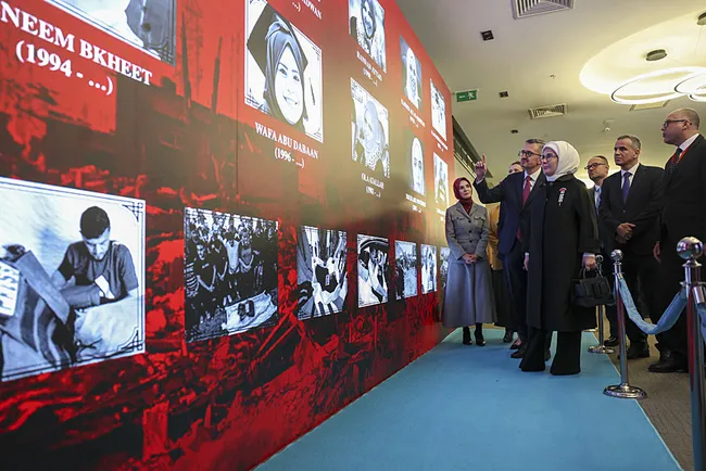 iletisim-baskani-duran-gazze-panelinde-konustu-dijital-guvenligimizi-korumak-zorundayiz-1765291205671.jpg (800×534)