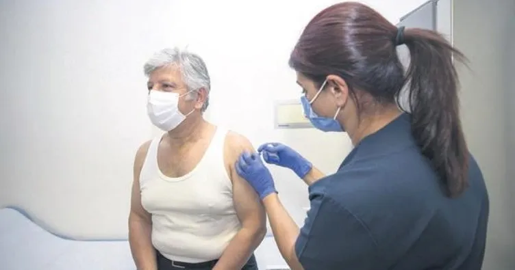 Rektör Yardımcıları Kovid-19 aşı denemesi için gönüllü oldu