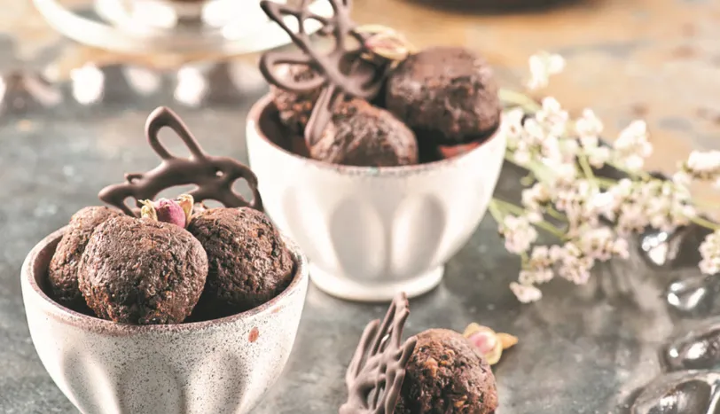 Kionalı Çikolata Topları Tarifi Tarifi Çikolatalı ve Meyveli Tatlılar