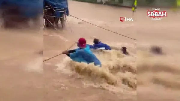 Tayland 20 yılın en şiddetli muson yağmurlarıyla mücadele ediyor | Video