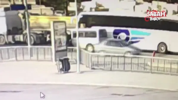 Yol verme kavgasında otobüsün altında kaldı... O anlar kamerada! | Video