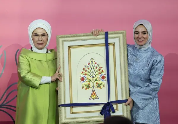 emine-erdogan-uluslararasi-aile-forumu-galasina-katildi-aileyi-hak-ettigi-konuma-yukseltelim-1747943100797.jpg