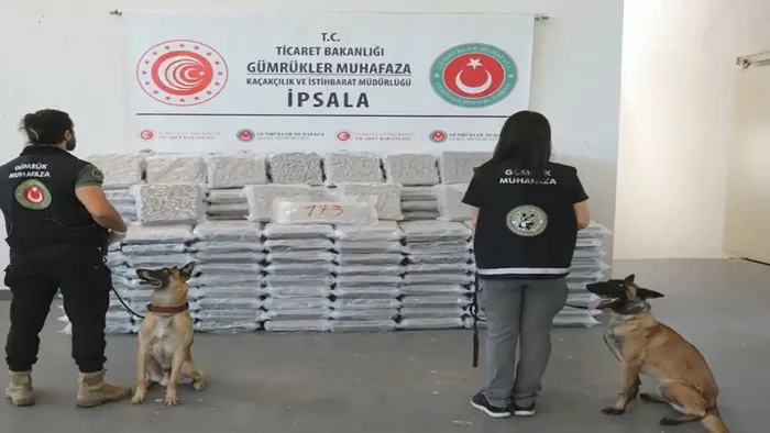 edirne-ipsala-gumruk-kapisinda-387-kilo-uyusturucu-ele-gecirildi-1788959731383.jpg