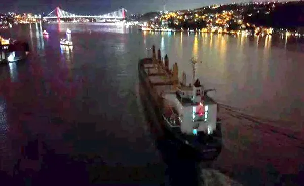 gemi-ariza-yapti-istanbul-bogazinda-trafik-cift-yonlu-askiya-alindi-1775290284401.jpg
