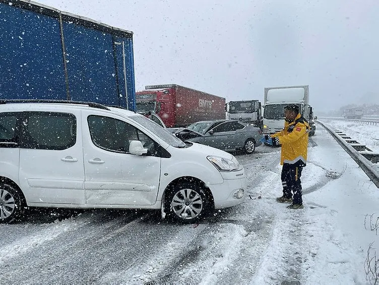 Son dakika haberi: Bolu Dağı geçişinde zincirleme kaza: Araçlar birbirine girdi! Bolu-Ankara istikametinde ulaşım aksadı