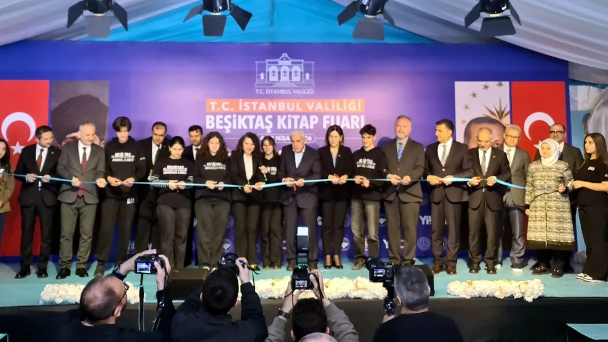 “Ben Okuyorum İstanbul Okuyor” projesi kapsamında Beşiktaş Kitap Fuarı dualarla açıldı “Ben Okuyorum İstanbul Okuyor” projesi kapsamında Beşiktaş Kitap Fuarı dualarla açıldı