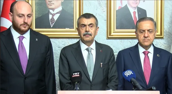 bakan-tekin-derslik-basina-dusen-ogrenci-sayisi-oecd-ortalamasinin-uzerinde-1789559334828.jpg