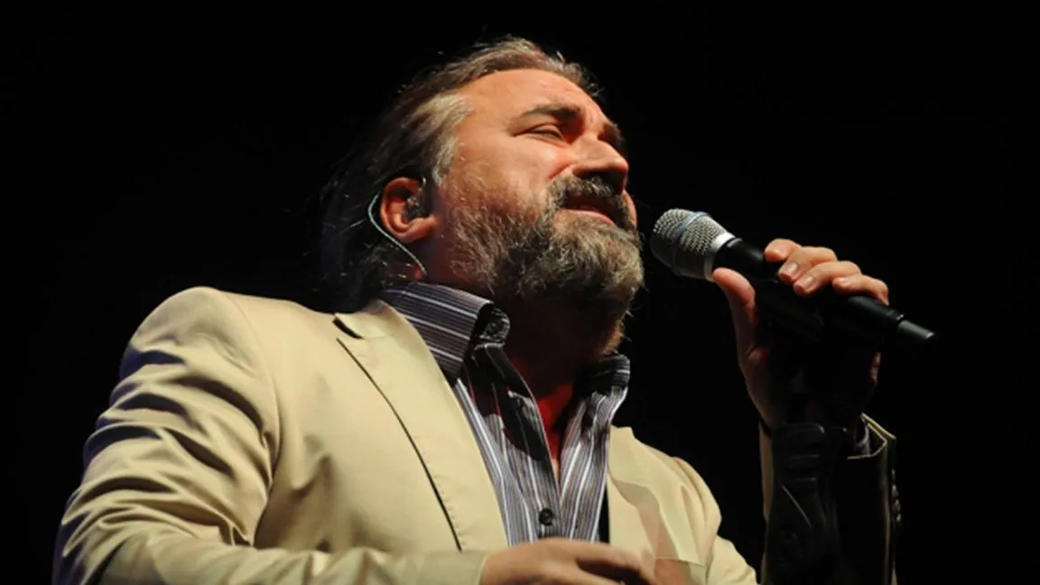 Volkan Konak öldü mü, neden öldü? KKTC konserinde fenalaşmıştı... Şarkıcı Volkan Konak'tan acı haber!