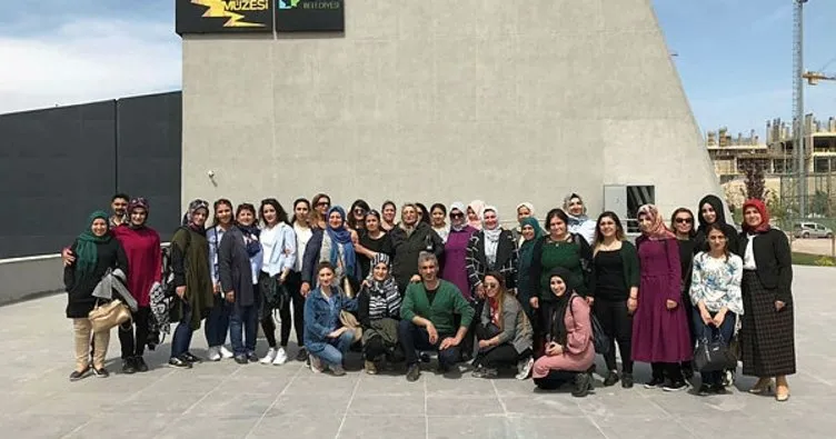Lise öğrencileri ve Mardinli kadınlar, Deprem Müzesini gezdiler
