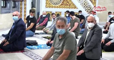 Berlin’de Müslümanlar Kurban Bayramı namazı için camilere akın etti | Video
