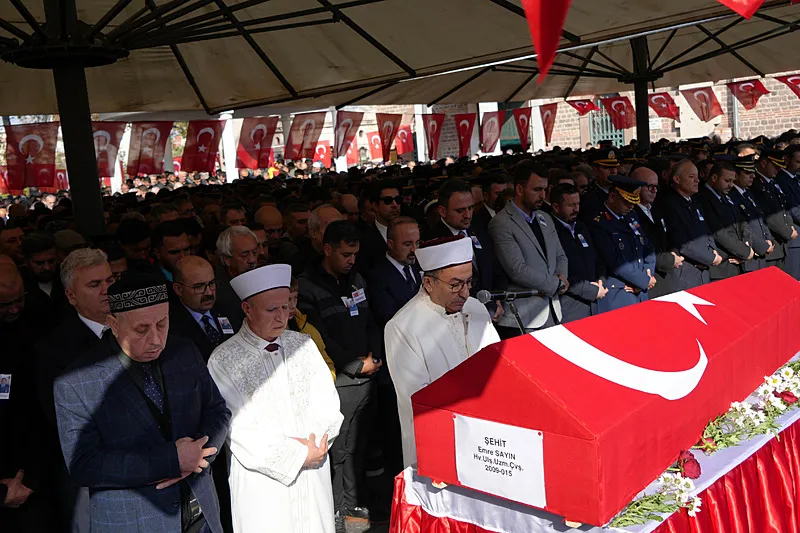 Şehit Hava Ulaştırma Uzman Çavuş Emre Sayın'ın cenazesi Balıkesir'de defnedildi