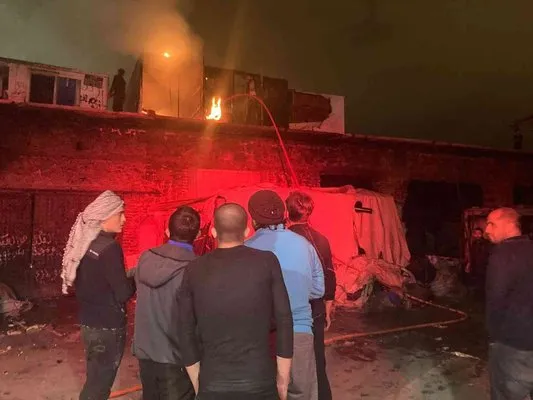 İzmir’de hurda deposunda korkutan yangın