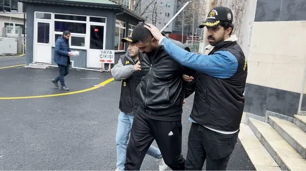 kavgaya-birlikte-gittikleri-arkadasini-oldurmustu-kacan-supheli-edirnede-firar-etmek-isterken-yakalandi-1736152330256.jpg