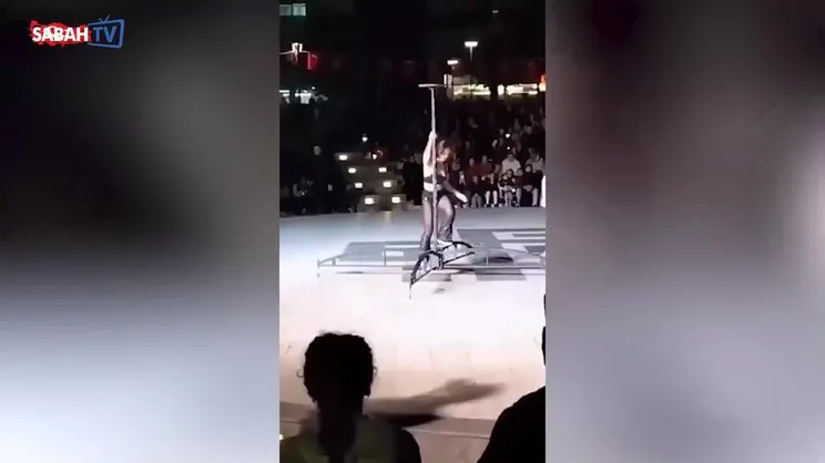CHP'li Altıeylül Belediyesi'nin skandal 23 Nisan gösterisi soruşturmalık oldu! Çocukların gözü önünde direk dansı... | Video