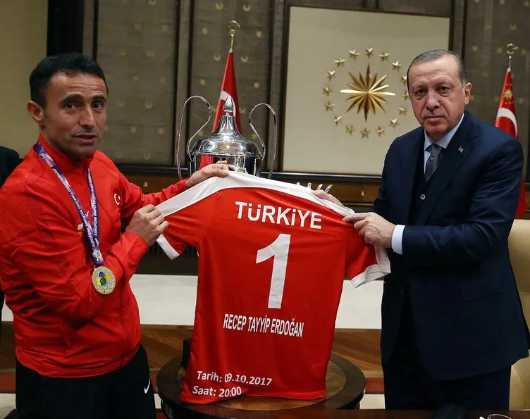 Erdoğan Ampute Futbol ve Tekerlekli Sandalye Basketbol A Milli takımlarını kabul etti