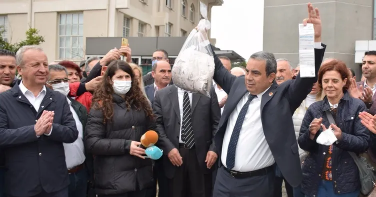 CHP’li başkan elektrik kesintisini şova dönüştürdü