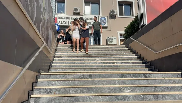 mekanda-sigortasiz-calisiyorlardi-12-kadin-deport-edilecek-1785222516547.jpg