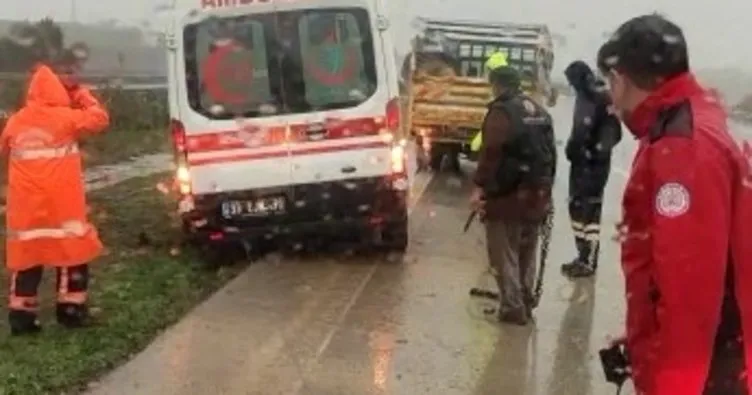 Mersin’de transit araç otobanda kontrolden çıkarak takla attı: 2 yaralı