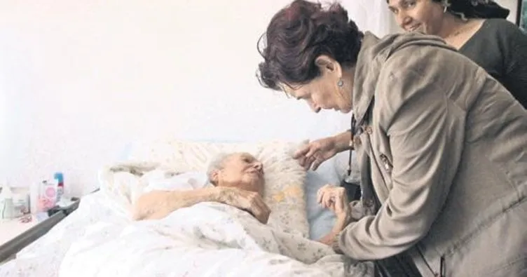 Fatma Girik’in annesi vefat etti