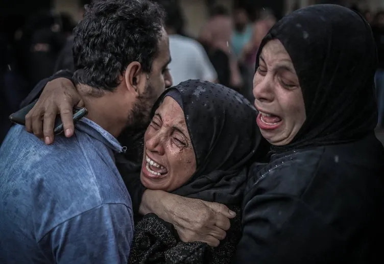 Gazze’de korkulan oldu! Toplu mezar kazıyorlar