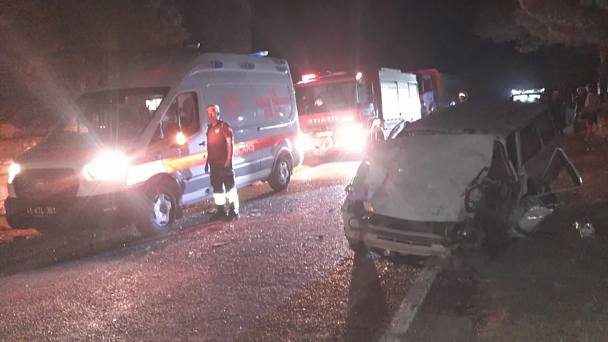 Manisa’da feci kaza: Otomobil traktörle çarpıştı! 2’si ağır 4 yaralı… Manisa’da feci kaza: Otomobil traktörle çarpıştı! 2’si ağır 4 yaralı…
