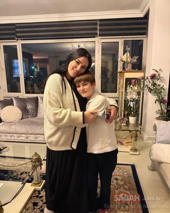 Tuğçe Tayfur’dan doğum gününde duygusal paylaşım! Babası Ferdi Tayfur’u unutmadı! Bu yıl bir kanadım daha gitti