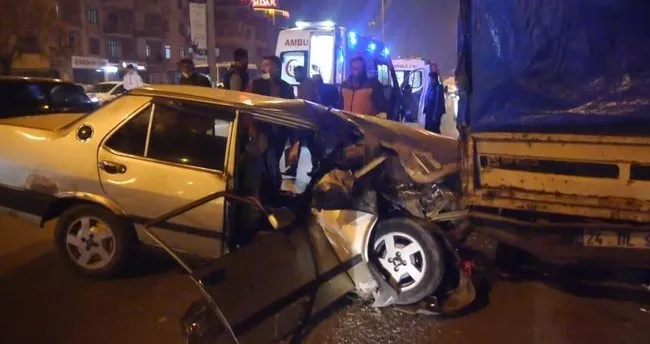 Erzincan'da zincirleme trafik kazası: 1'i ağır 2 yaralı