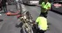 Trafik polisinden kaçamayınca motosikleti bırakıp kayıplara karıştılar | Video