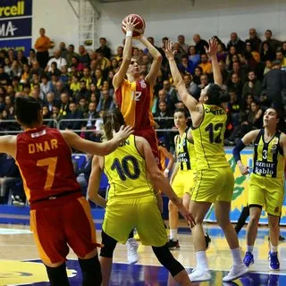 Fenerbahçe: 69 – Galatasaray: 66